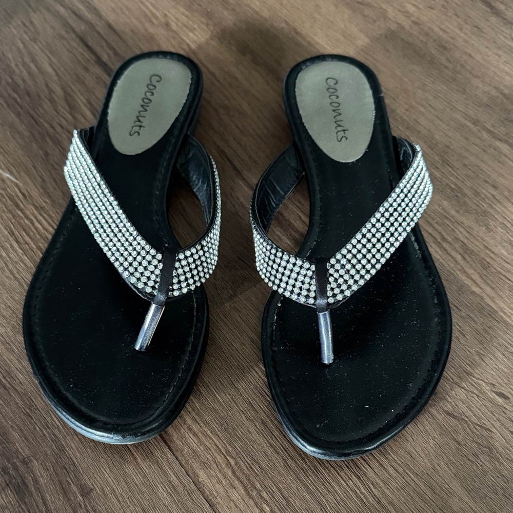 NWT Coconuts by Matisse Black Sandals with Silver Accents